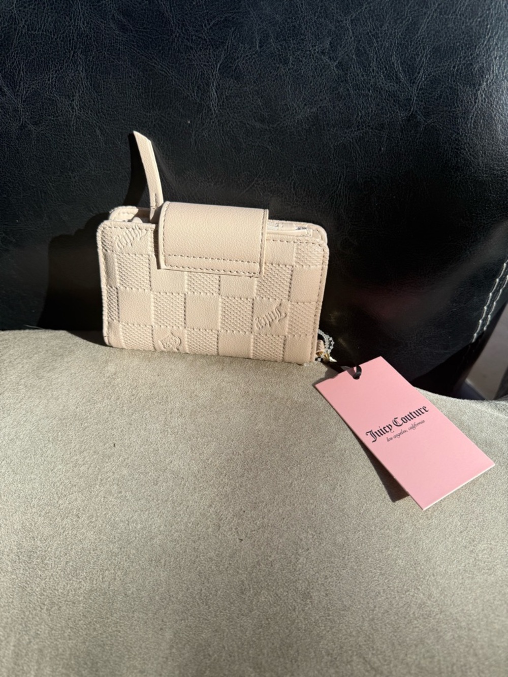 Juicy Couture Cream Quilted Wallet with Gold Hardware - Picture 3 of 7